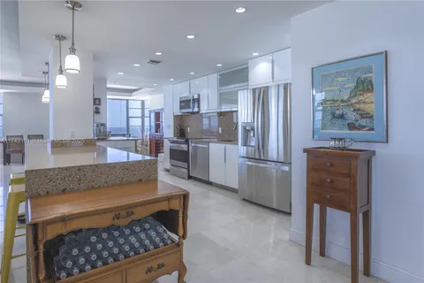 5255 Collins Ave # 11E, Miami Beach FL 33140