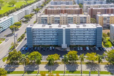 619 NE 14th Ave # 202, Hallandale Beach FL 33009