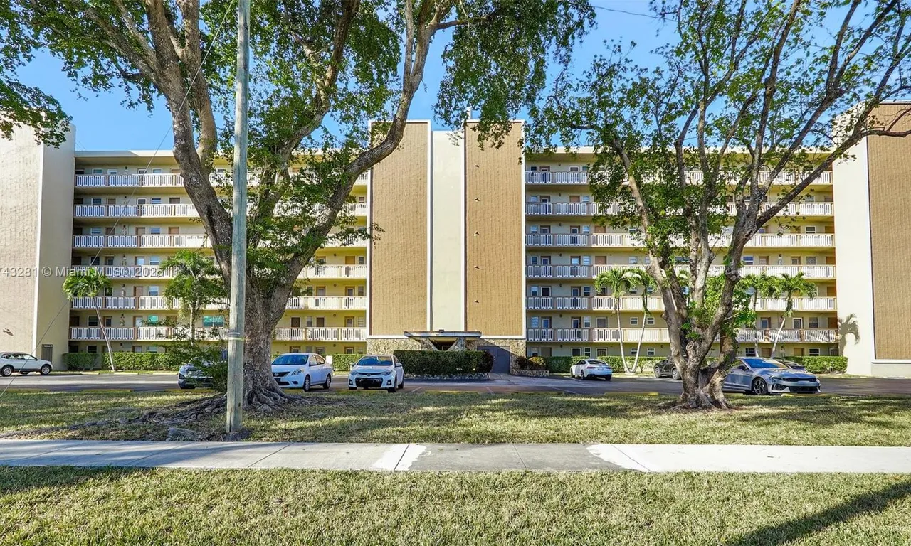 900 NE 12th Ave # 206, Hallandale Beach FL 33009