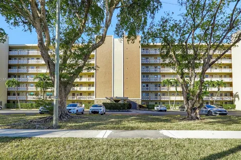 900 NE 12th Ave # 206, Hallandale Beach FL 33009