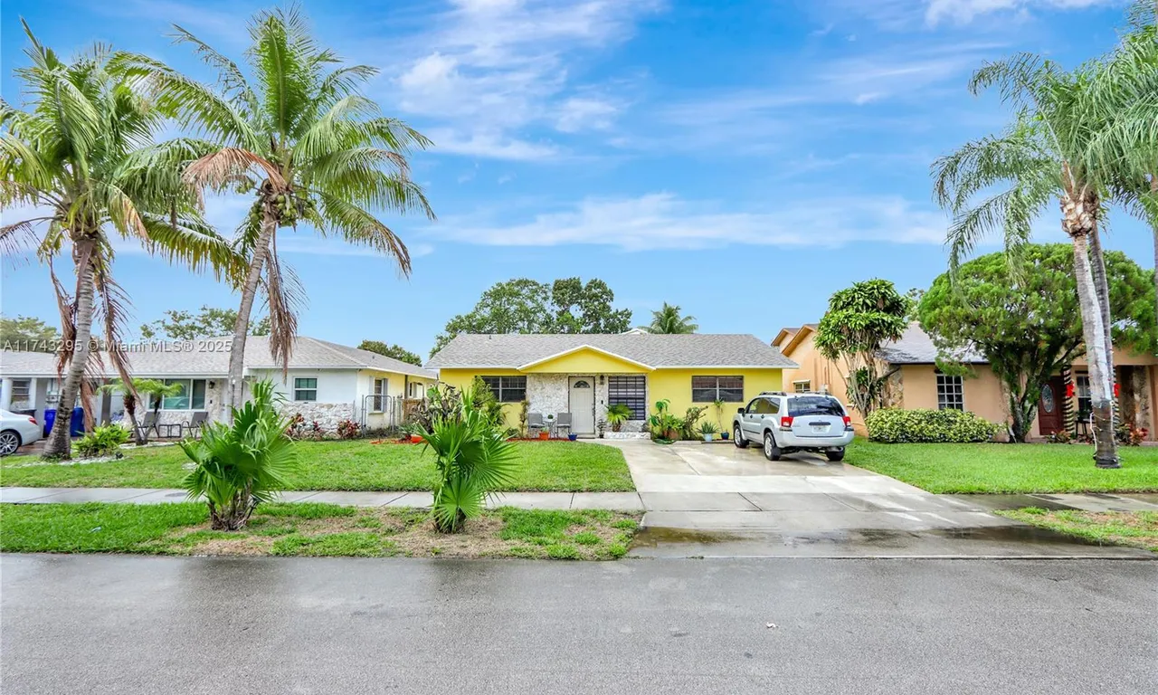 5118 SW 22nd St, West Park FL 33023