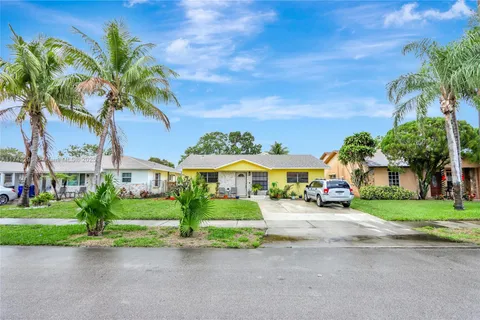 5118 SW 22nd St, West Park FL 33023