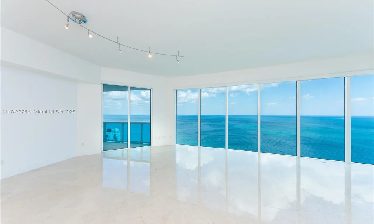 2711 S Ocean Dr # 3302, Hollywood FL 33019