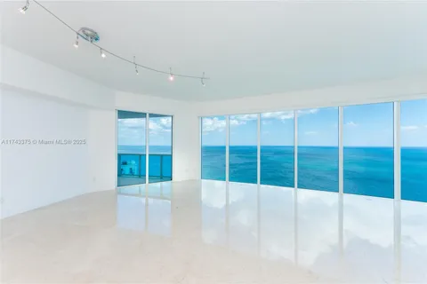 2711 S Ocean Dr # 3302, Hollywood FL 33019