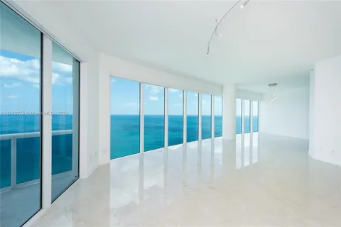 2711 S Ocean Dr # 3302, Hollywood FL 33019