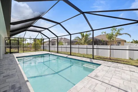 1902 NW 19th PL, Cape Coral FL 33993