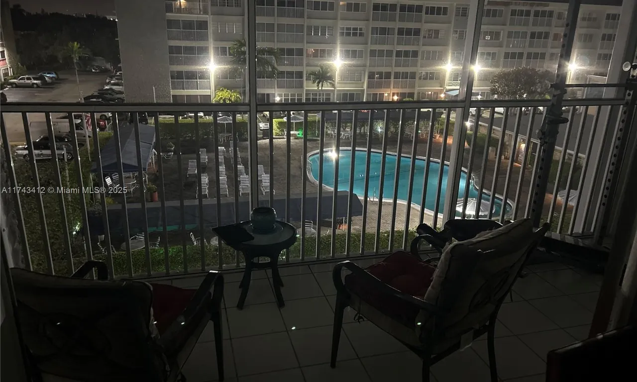 329 SE 3rd St # 405T, Hallandale Beach FL 33009