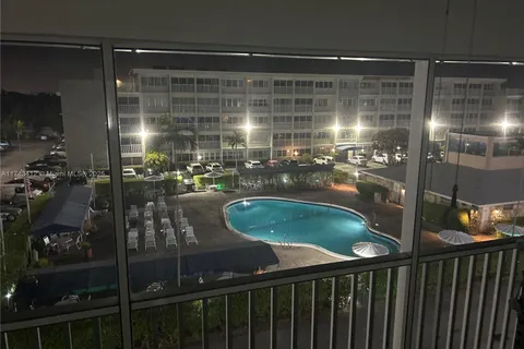 329 SE 3rd St # 405T, Hallandale Beach FL 33009