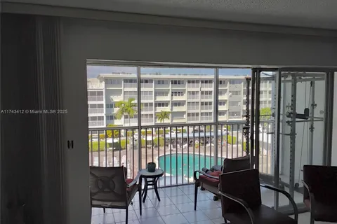 329 SE 3rd St # 405T, Hallandale Beach FL 33009