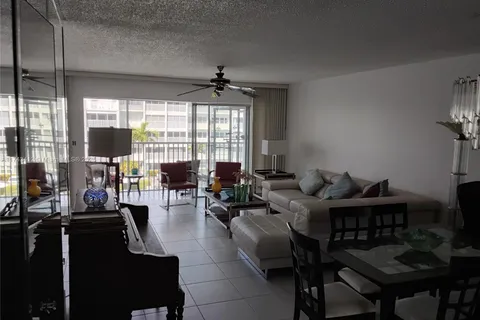 329 SE 3rd St # 405T, Hallandale Beach FL 33009