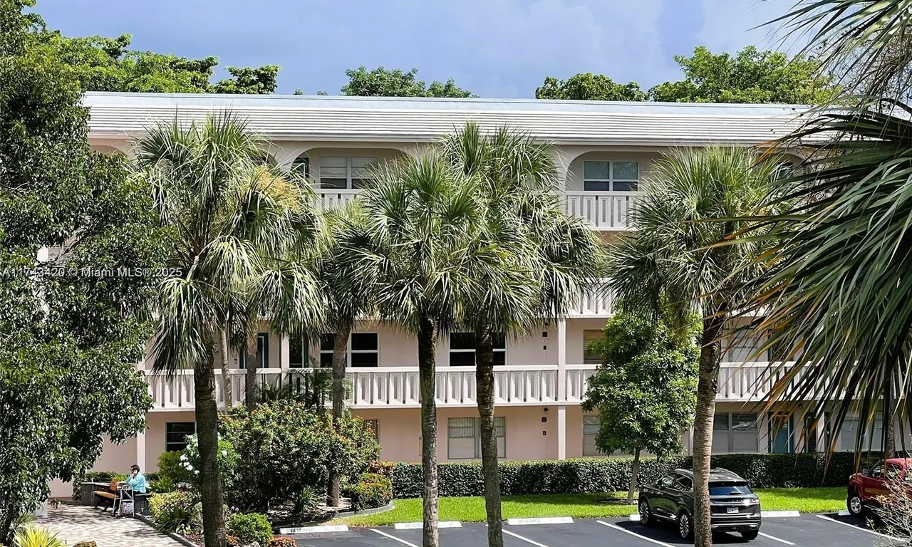 2002 Granada # J3, Coconut Creek FL 33066