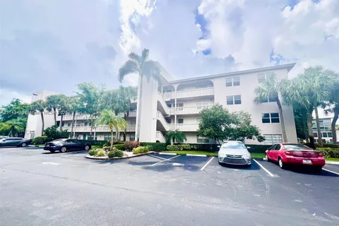 2002 Granada # J3, Coconut Creek FL 33066