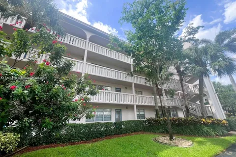 2002 Granada # J3, Coconut Creek FL 33066