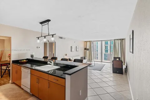 10350 W Bay Harbor Dr # 5J, Bay Harbor Islands FL 33154