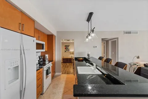 10350 W Bay Harbor Dr # 5J, Bay Harbor Islands FL 33154