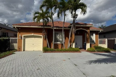 8713 NW 146th Ln, Miami Lakes FL 33018