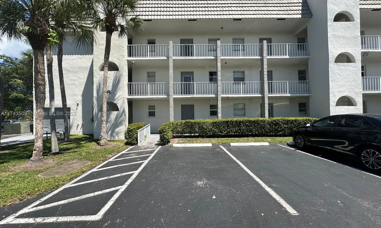 8450 Sunrise Lakes Blvd # 107, Sunrise FL 33322