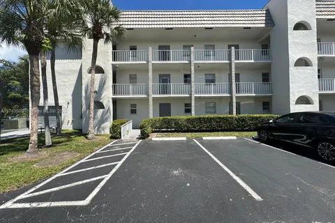 8450 Sunrise Lakes Blvd # 107, Sunrise FL 33322