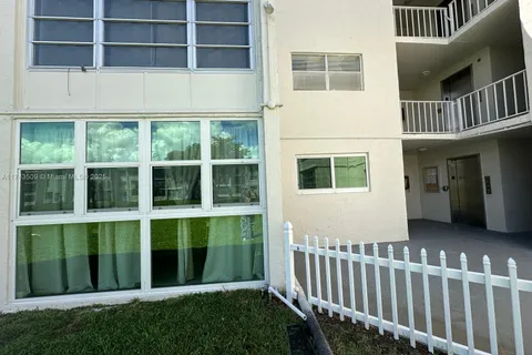 8450 Sunrise Lakes Blvd # 107, Sunrise FL 33322