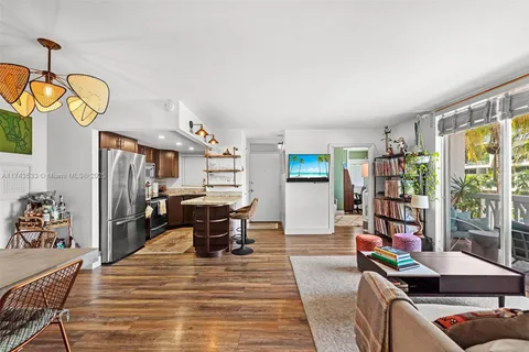 335 Collins Ave # 201, Miami Beach FL 33139