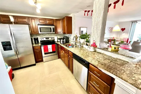 319 NE 14th Ave # 708, Hallandale Beach FL 33009