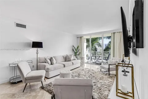 99 SE Mizner Blvd # 409, Boca Raton FL 33432