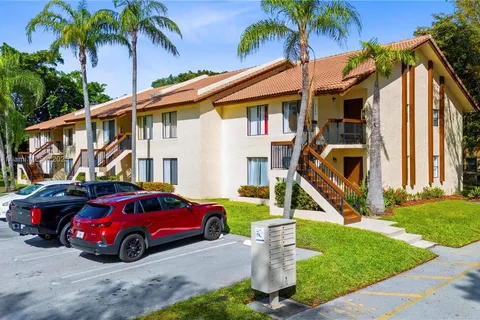 2576 Riverside Dr # 415, Coral Springs FL 33065