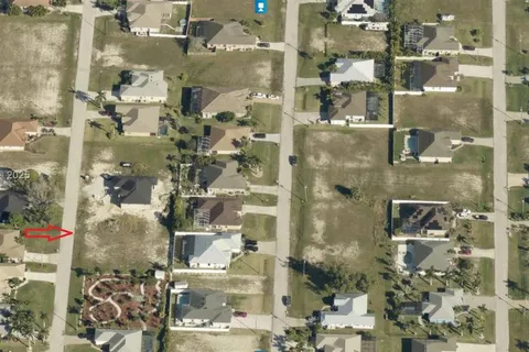 413 NW 37TH PL, Cape Coral FL 33993