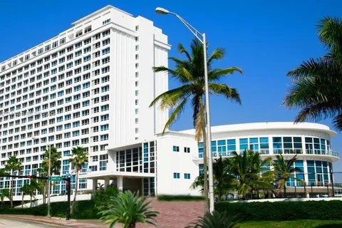 5445 Collins Ave, Miami Beach FL 33140