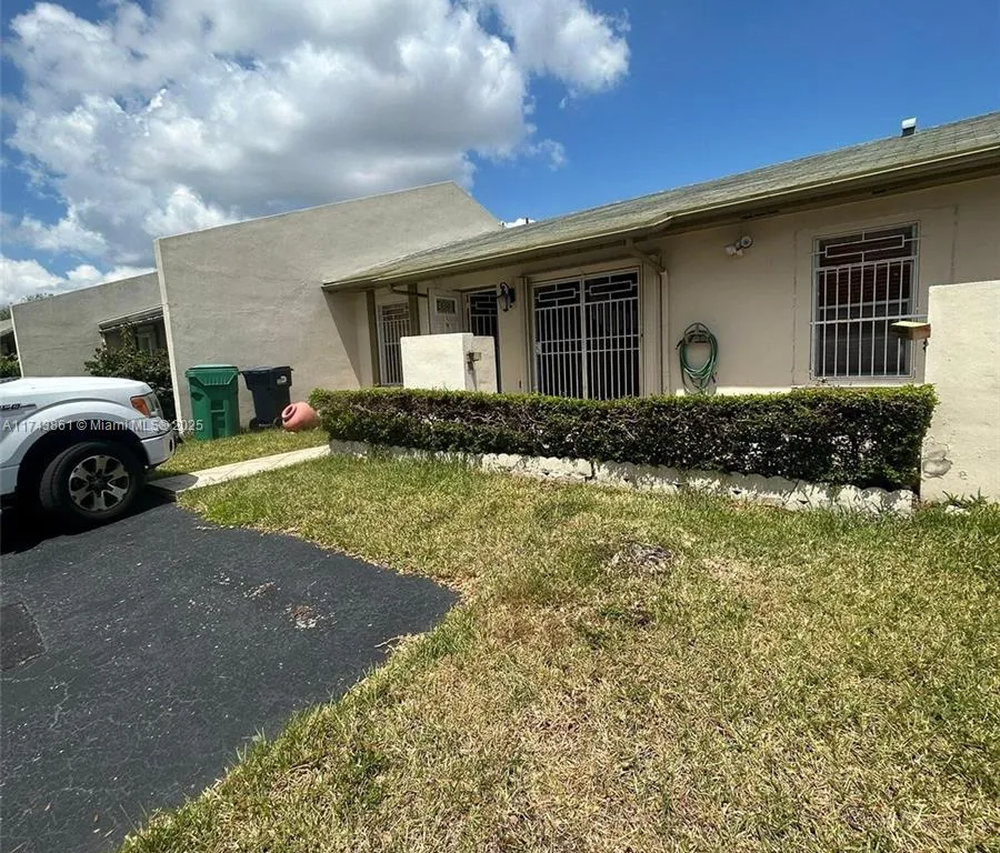 12133 SW 110th St Cir S, Miami FL 33186