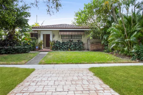 574 NE 102nd St, Miami Shores FL 33138