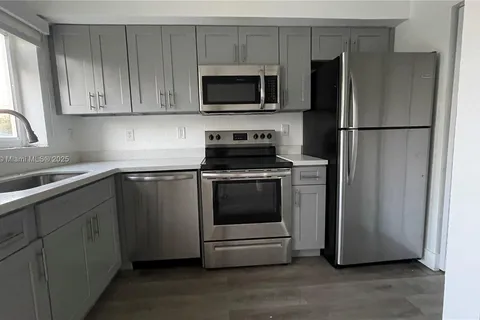 425 NW 84th Ter # 425, Miami FL 33150