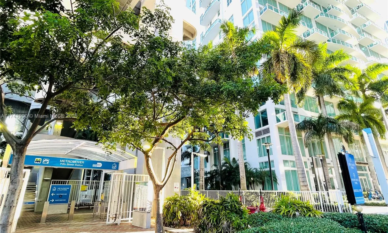 41 SE 5th St # 808, Miami FL 33131