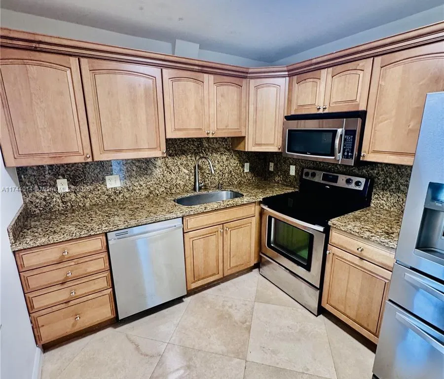 140 S CYPRESS ROAD # 128, Pompano Beach FL 33060