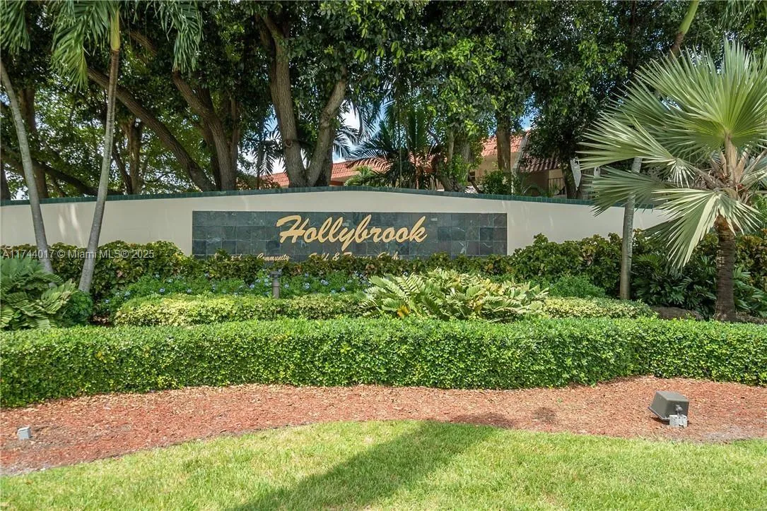 8980 S Hollybrook Blvd # 208, Pembroke Pines FL 33025