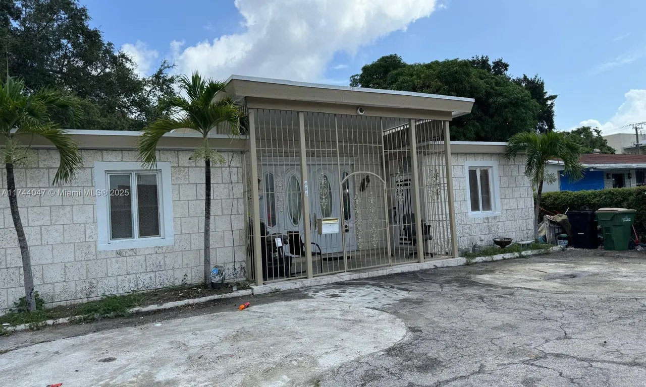 655 NE 135th St, North Miami FL 33161