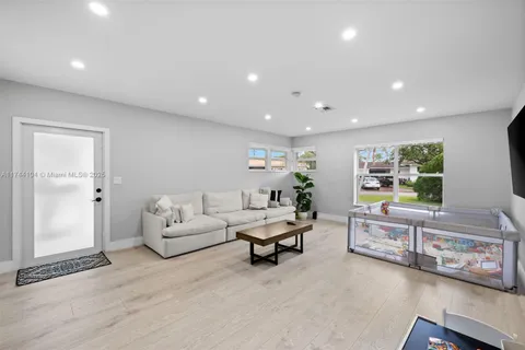 10650 NE 11th Ct, Miami Shores FL 33138