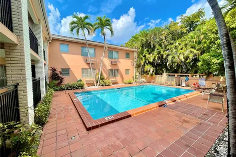 218 Santillane Ave # 16, Coral Gables FL 33134