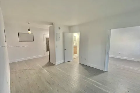 218 Santillane Ave # 16, Coral Gables FL 33134