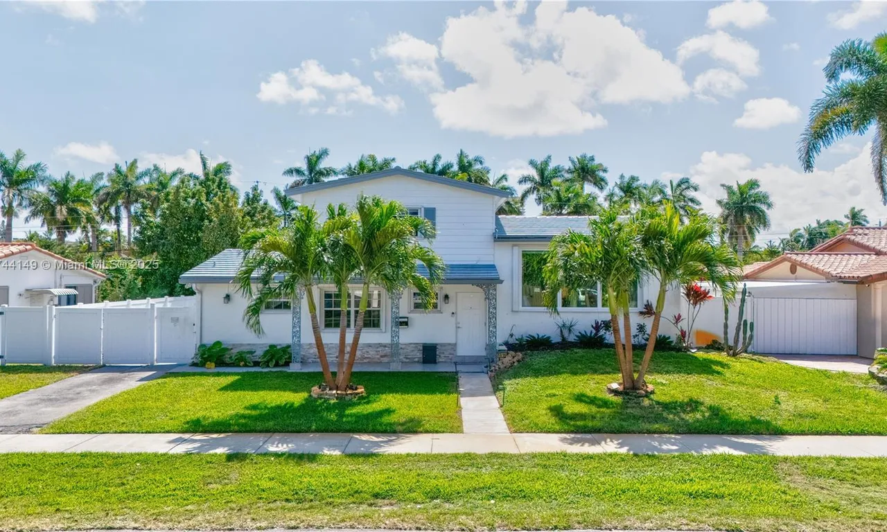 1016 NE 4th Ct, Hallandale Beach FL 33009