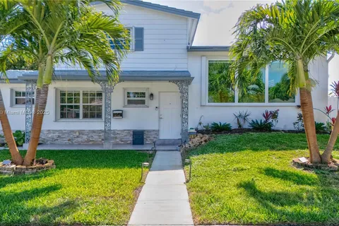 1016 NE 4th Ct, Hallandale Beach FL 33009
