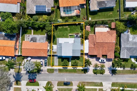 1016 NE 4th Ct, Hallandale Beach FL 33009