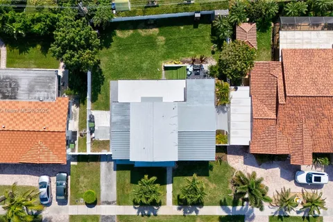 1016 NE 4th Ct, Hallandale Beach FL 33009