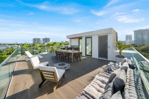 11 Century Ln, Miami Beach FL 33139