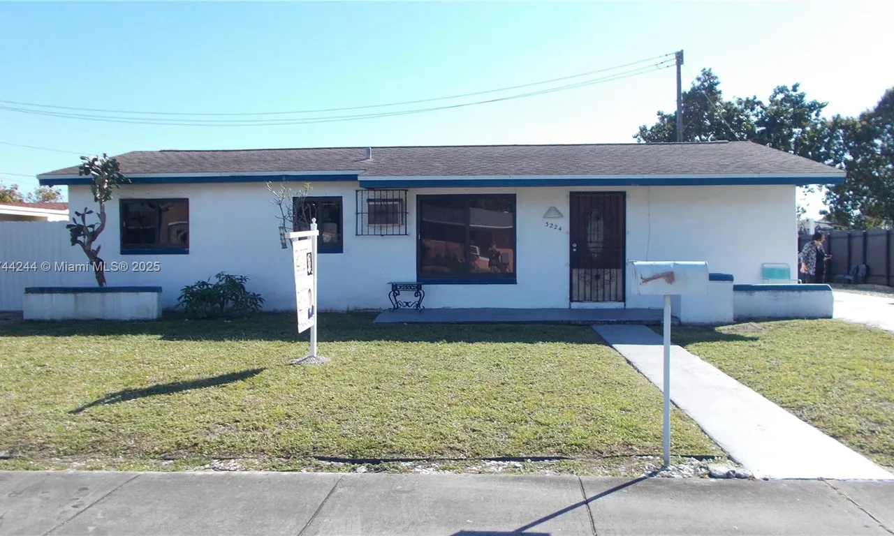 3224 NW 181st St, Miami Gardens FL 33056