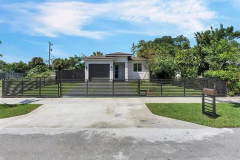 2761 NW 5th St, Pompano Beach FL 33069