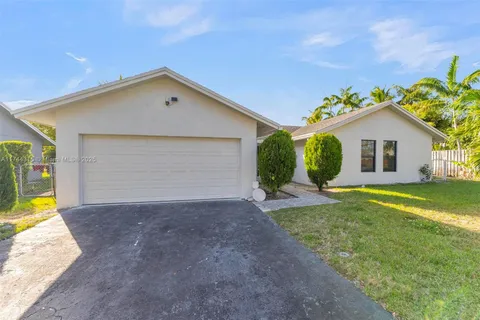 4299 NW 18th Ter, Oakland Park FL 33309