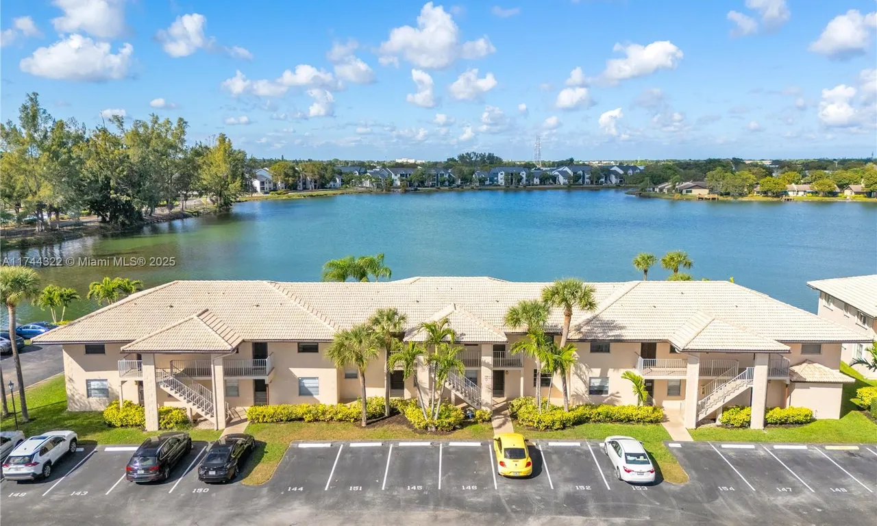 5530 Lakeside Dr # 201, Margate FL 33063