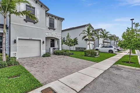 20381 NW 4th Ct, Miami Gardens FL 33169