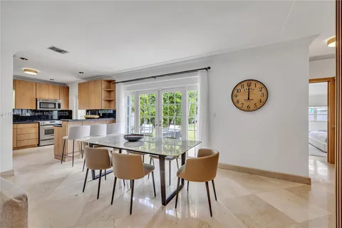 1815 Daytonia Rd, Miami Beach FL 33141